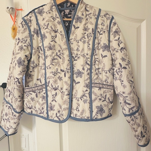Jackets & Blazers - Floral Cropped Quilted Jacket - Blue/White